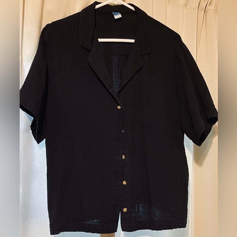 Old Navy Loose, Button Down Crinkle Gauze Shirt. New Condition! Black- Size L